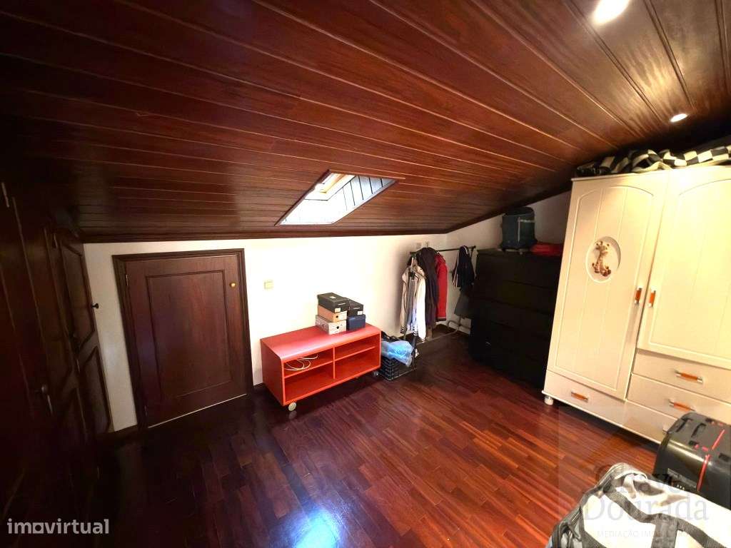 Apartamento T1+2 com garagem, em Santa Clara-18