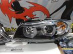 Farois de XENON Angel Eyes 3D Tipo U BMW E90 / E91 05-08 Fundo Preto - 7