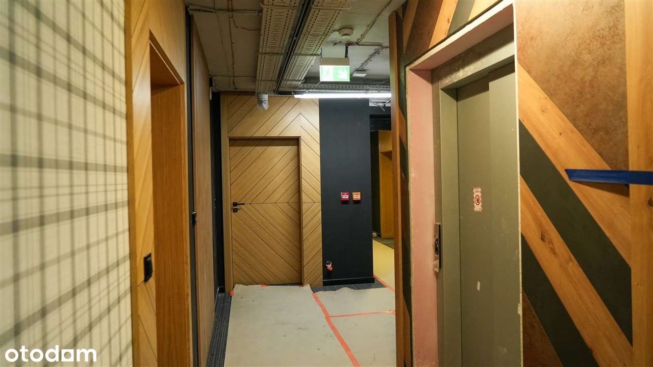 **Basen, strefa wellnes, widok na góry**-16