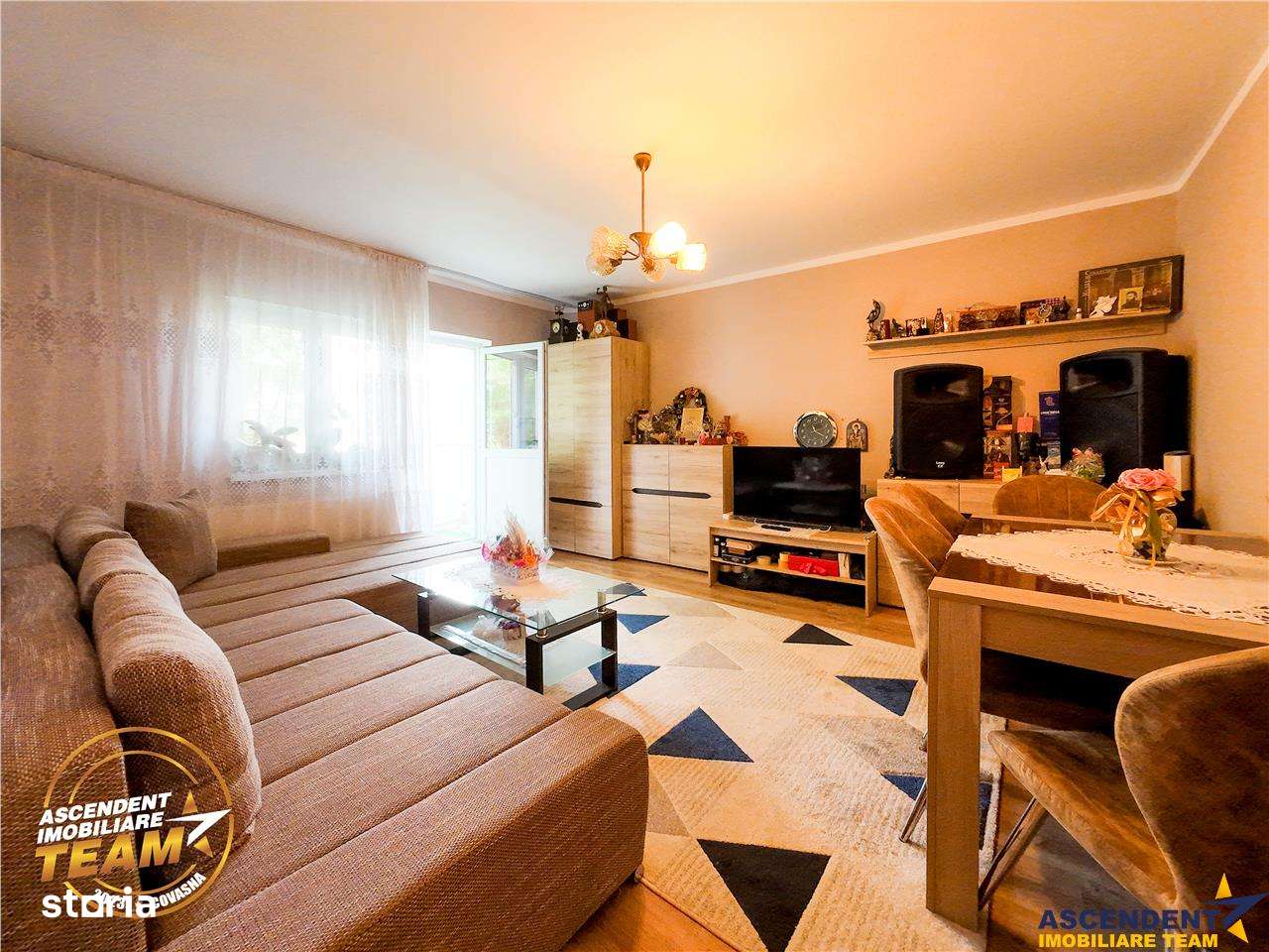 LIVE!Decomandat,pe 4camere,zonare linistita,compozitie frumoasa,facili - Imagine principală: 1/20