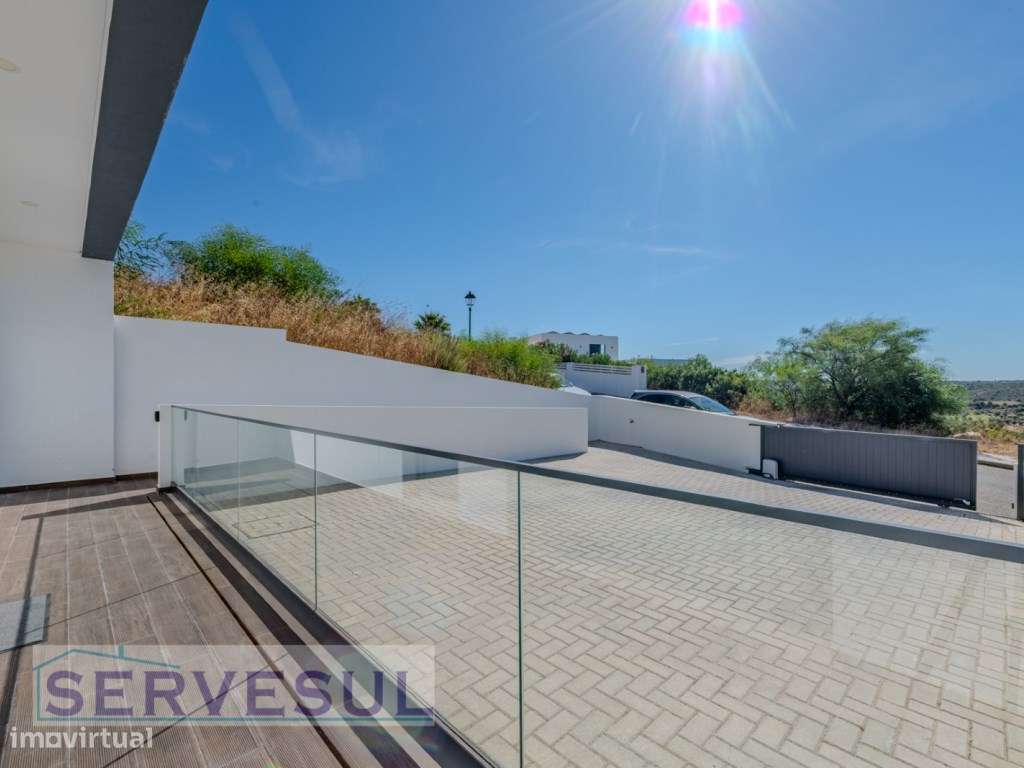 Moradia Moderna com Piscina e uma vista magnifica para o Campo de G...-38