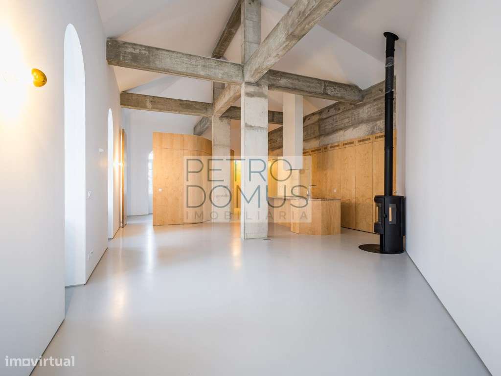 Apartamento T1+1 Único no Centro Histórico de Leiria-11