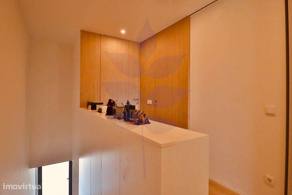 Vende-se T3 Duplex - Condominio Fechado - Como Novo - Empreendimento V-21