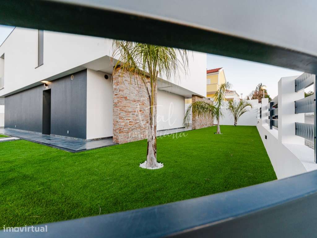 Moradia V4 com piscina em Azeitão-13