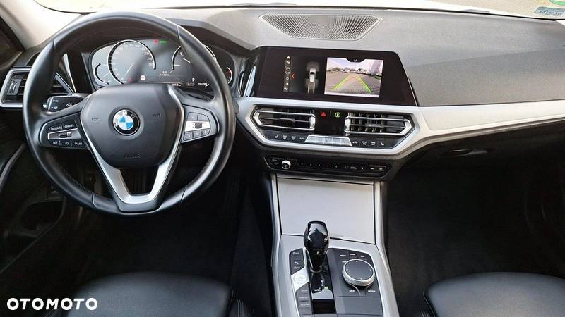 BMW Seria 3 320d xDrive Advantage - 13