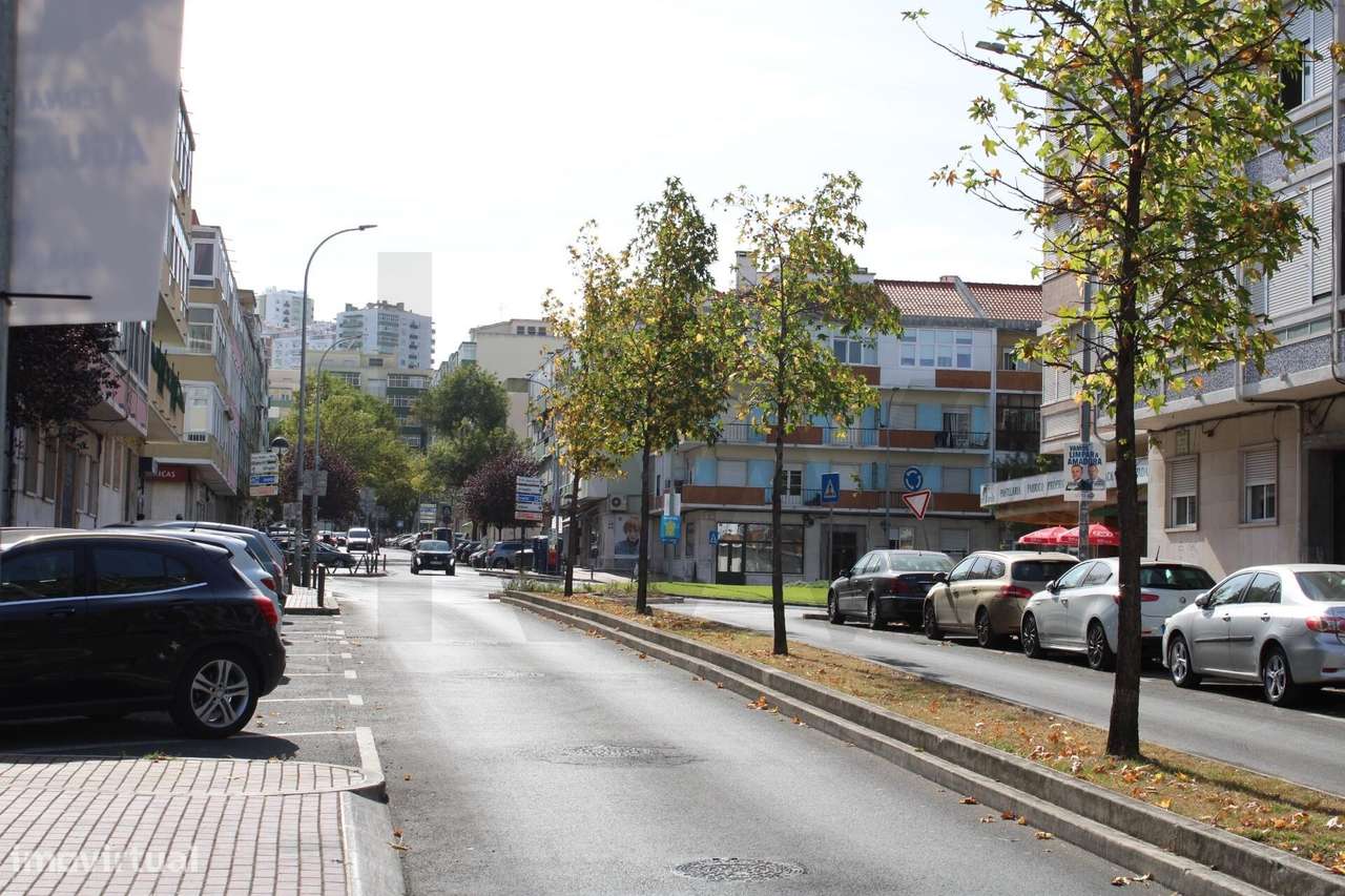 Apartamento T2 à venda na Avenida D. João V - AMADORA - Grande imagem: 5/38