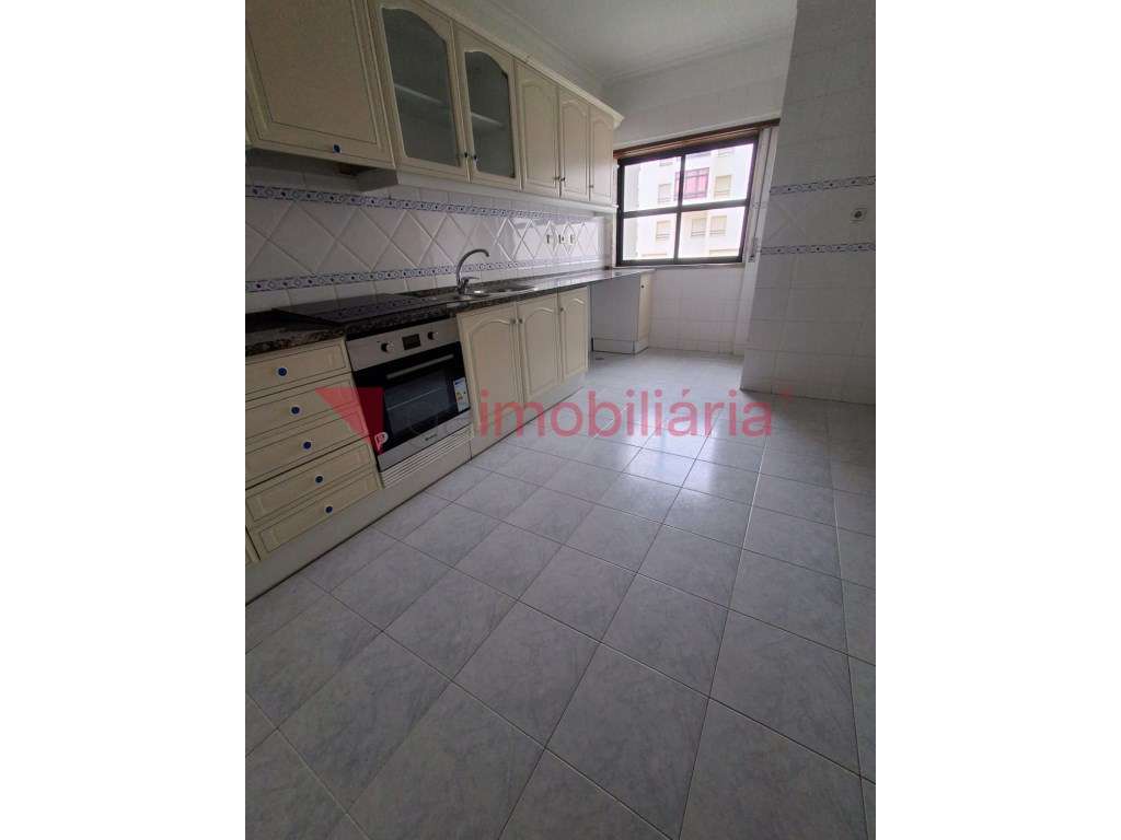 Apartamento T2+2 em Paredes, Alenquer-0