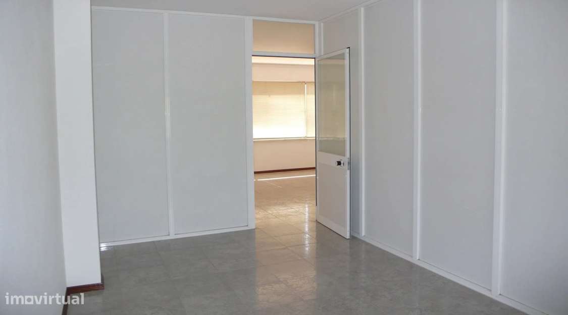 Arrenda-se escritório na Batalha
500 € - Grande imagem: 4/7