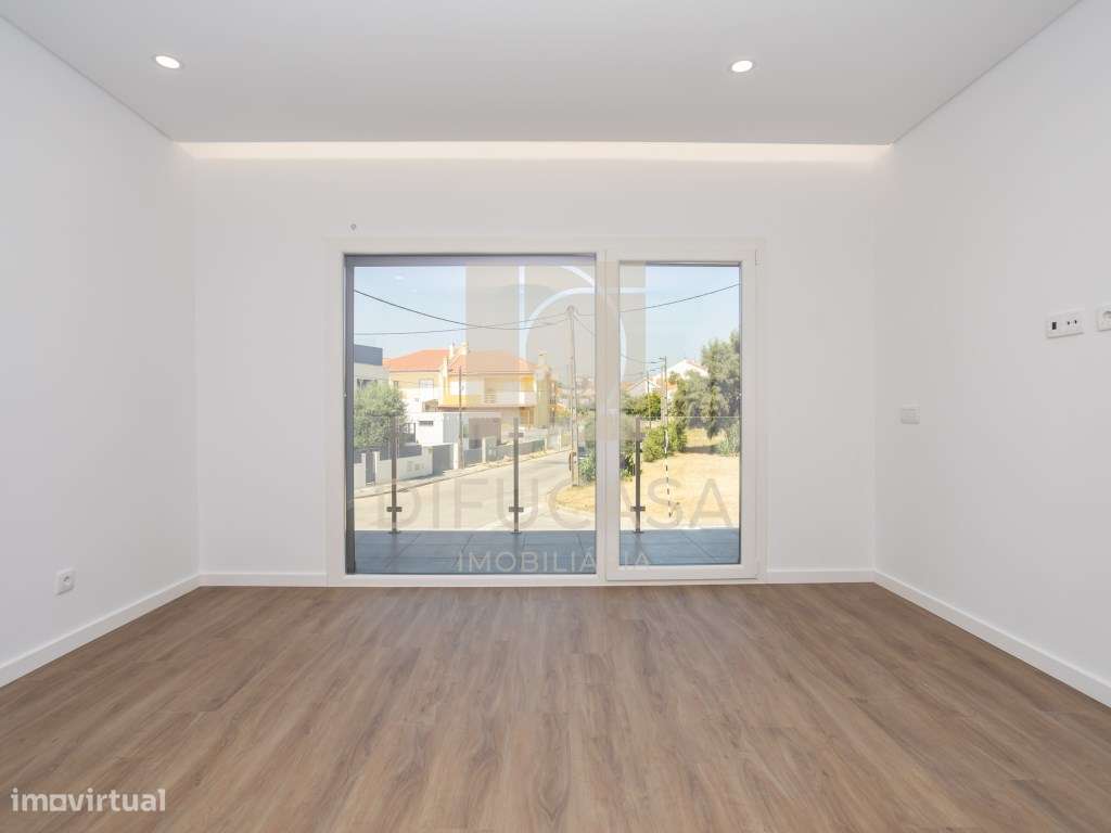 R291 Moradia T3 Duplex com áreas fabulosas-18