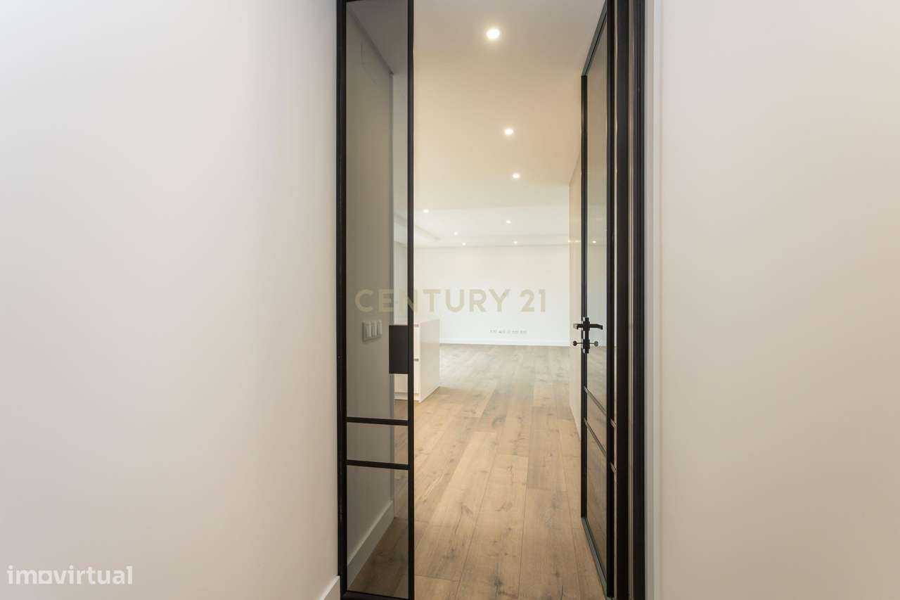 Dois Apartamentos Modernos (T3 + T2) na Qta. do Desembargador – Feijó-9