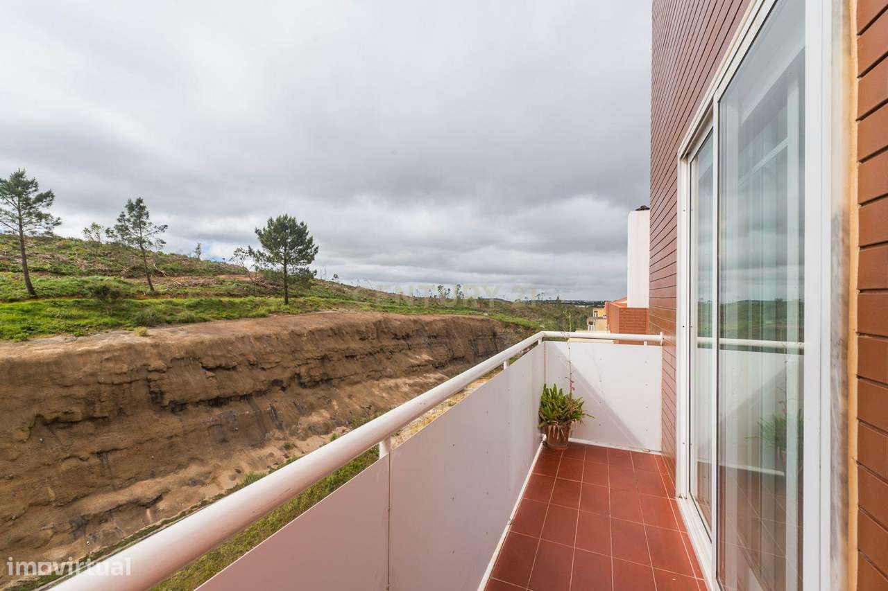 Excelente apartamento T2 com parqueamento em Rio de Mouro-10