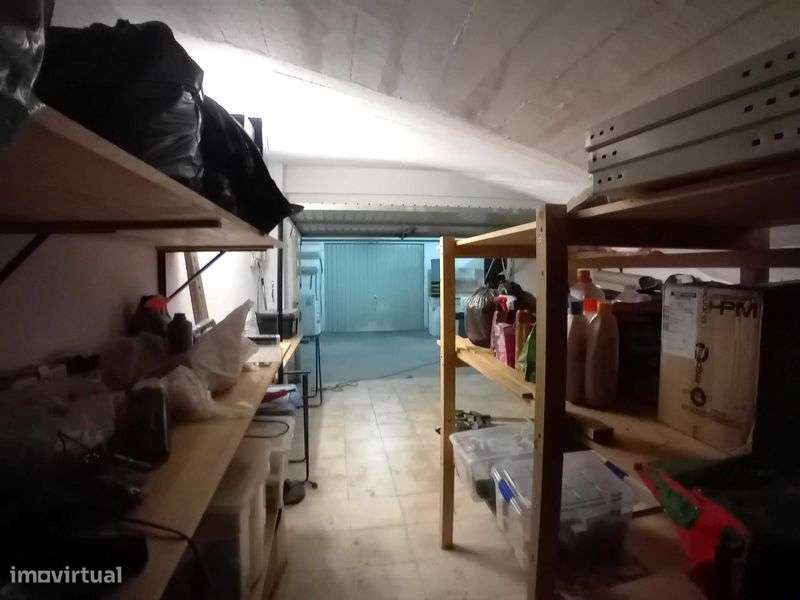 Garagem de 30 m² no Feijó, Almada – Oportunidade Rara na Zona - Grande imagem: 4/8