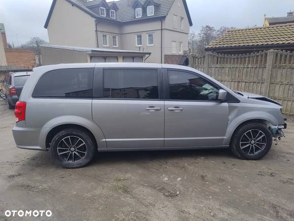 Dodge Grand Caravan - 6