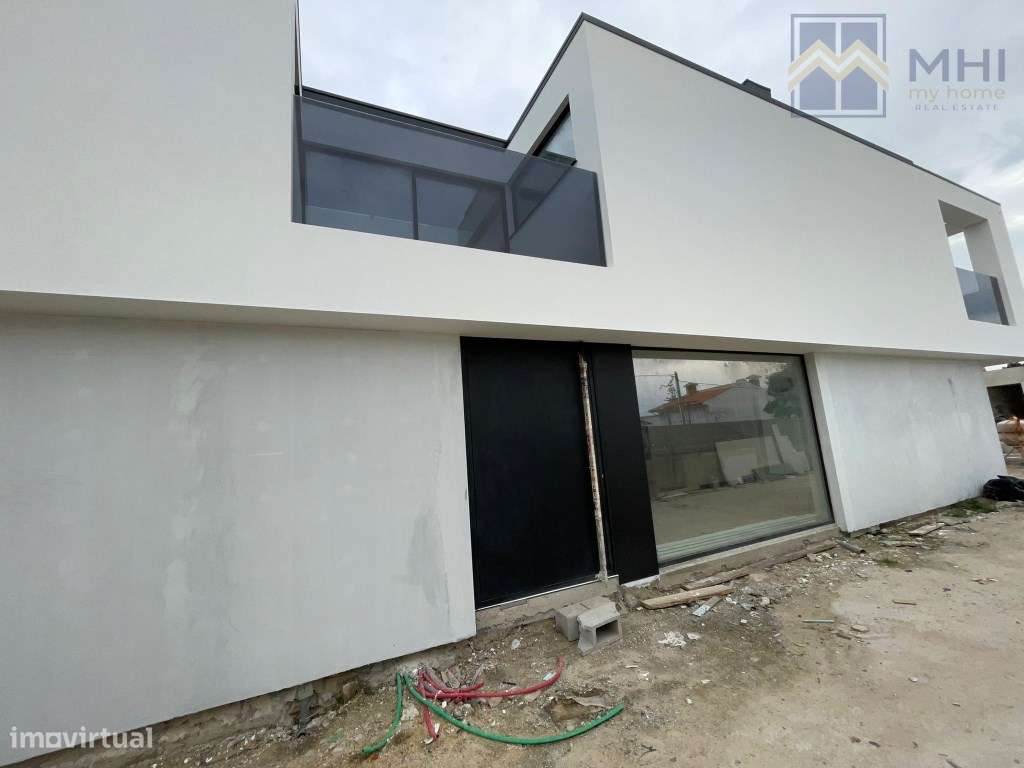 Moradias de Luxo T4 +1 a 500 metros da praia em Canidelo-58