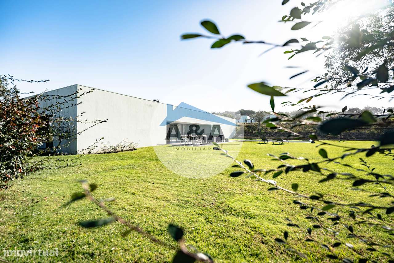 Villa Exclusiva de Arquitetura Contemporânea inserida na Natureza d...-58