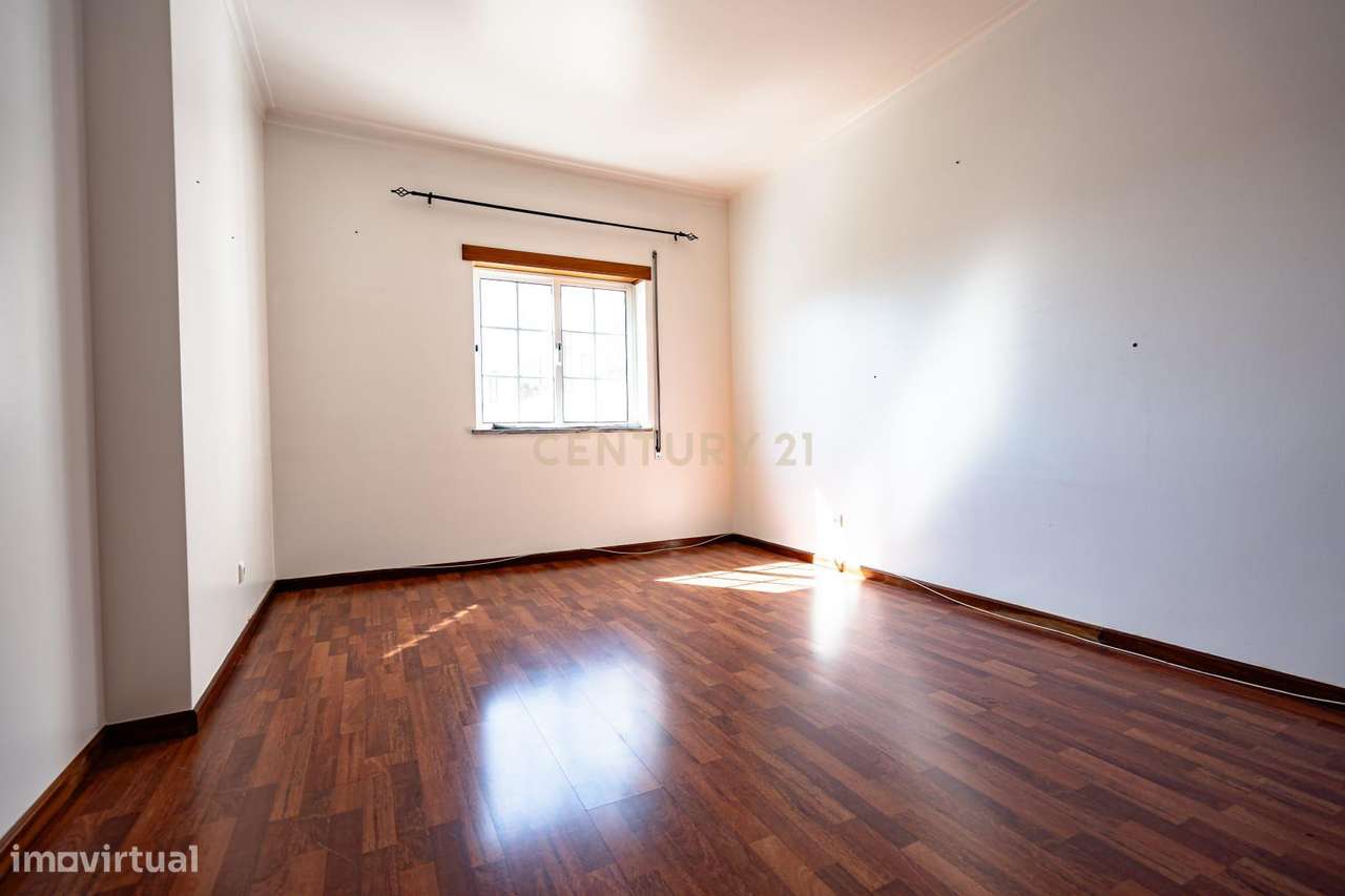 Apartamento T3 com elevador e garagem no centro da Lousã-33