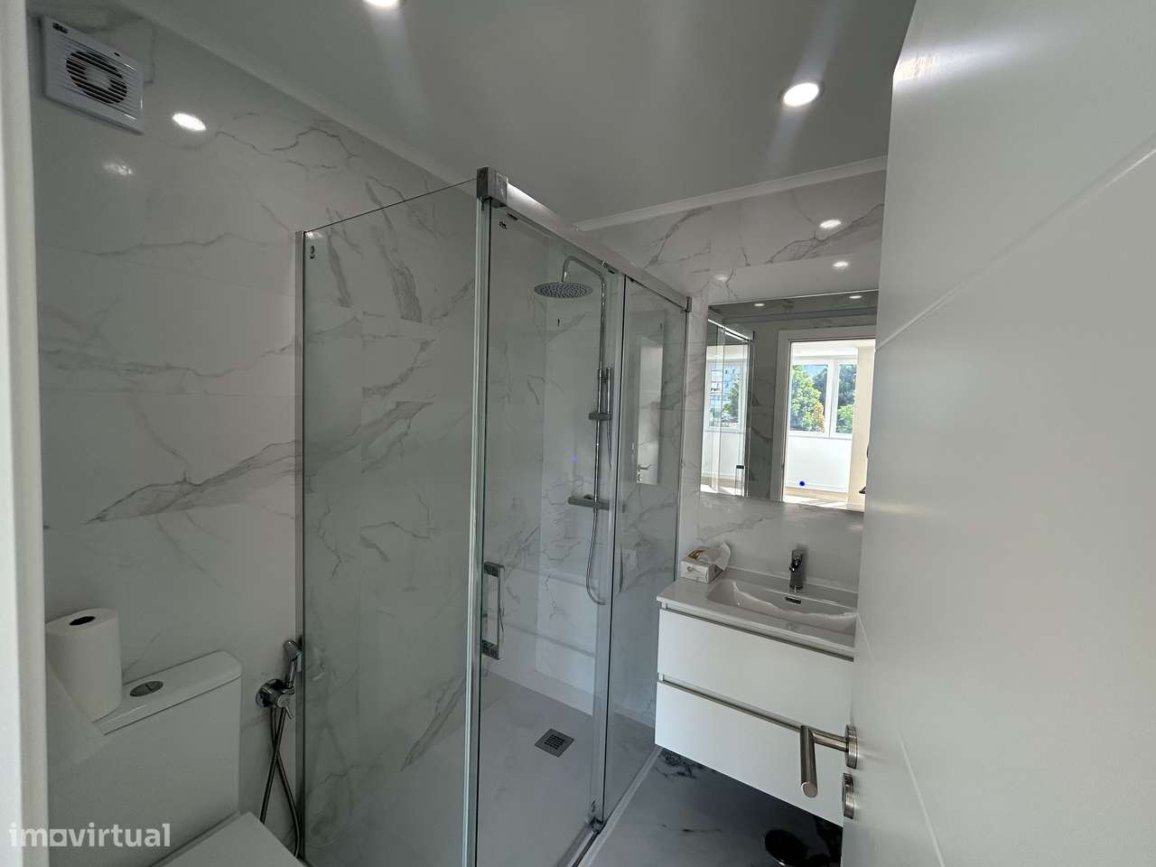 Apartamento T1, totalmente remodelado, em Forte da Casa!-13