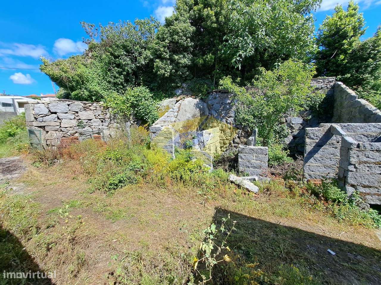 Moradia, alpendre PARA RESTAURO e terreno em Refontoura - Felgueiras-16
