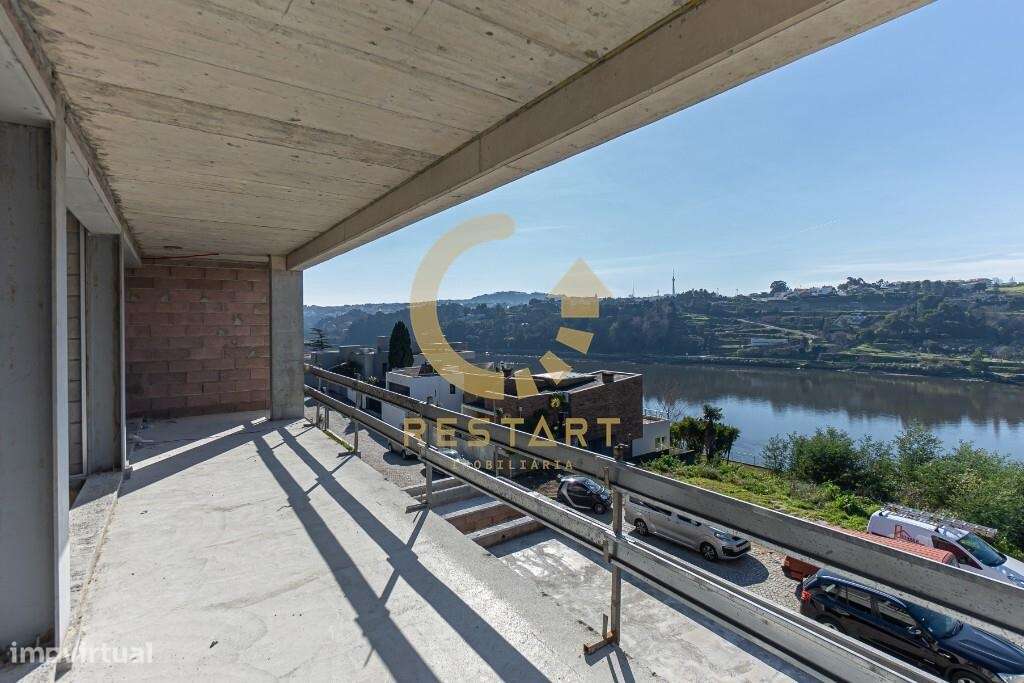 Moradia T4 de Luxo com Vistas Deslumbrantes sobre o Rio Douro-29