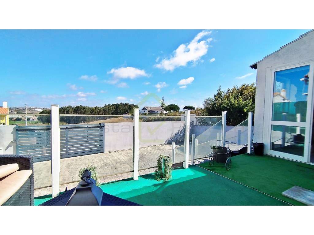 Moradia T2+2 a minutos das praias de Santa Cruz, Santa Rita e Porto...-12