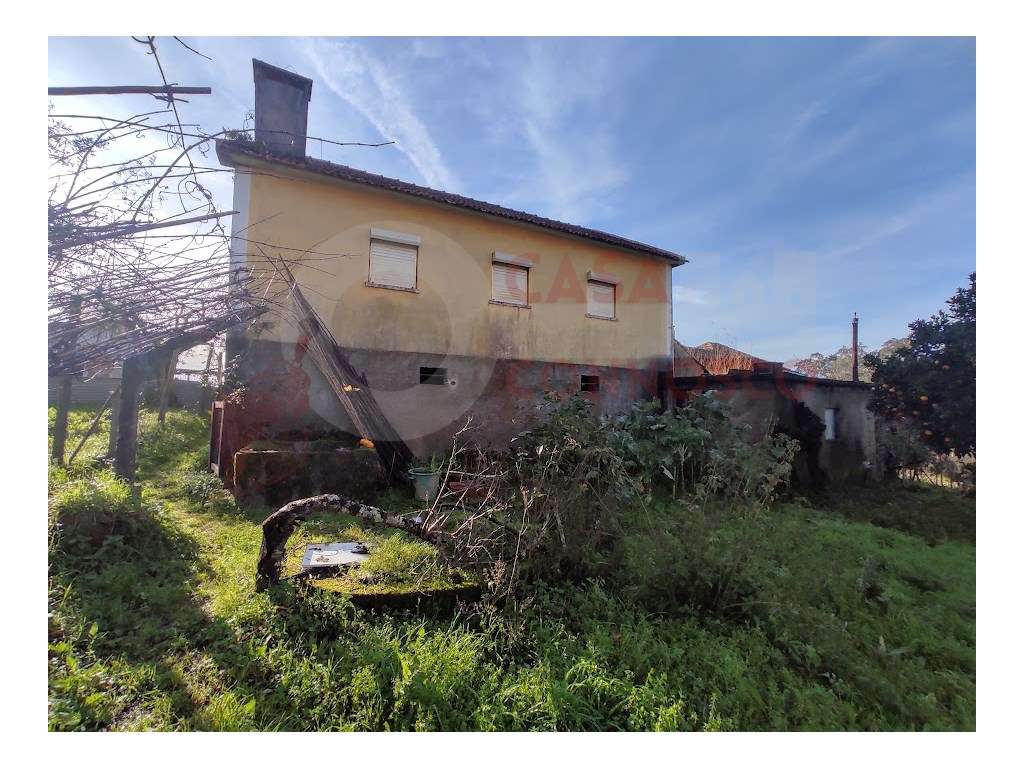 Moradia M3 com pátio e terreno com poço-15