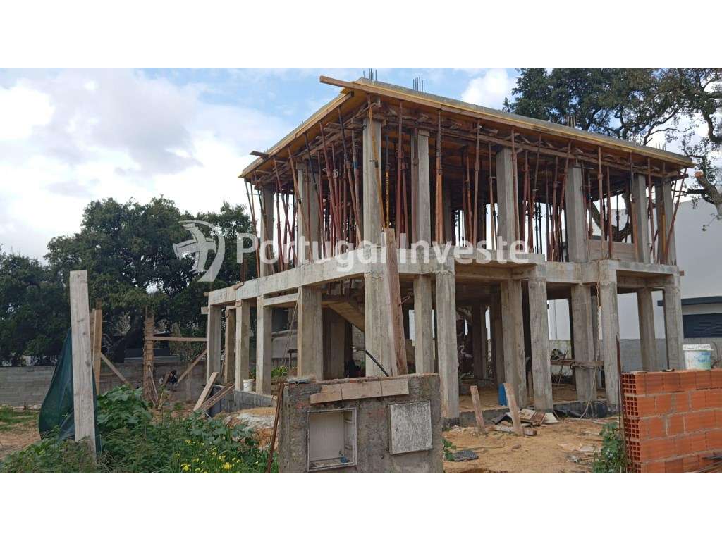 Oportunidade Única - Moradia Isolada T3+1 em Azeitão por Concluir-2