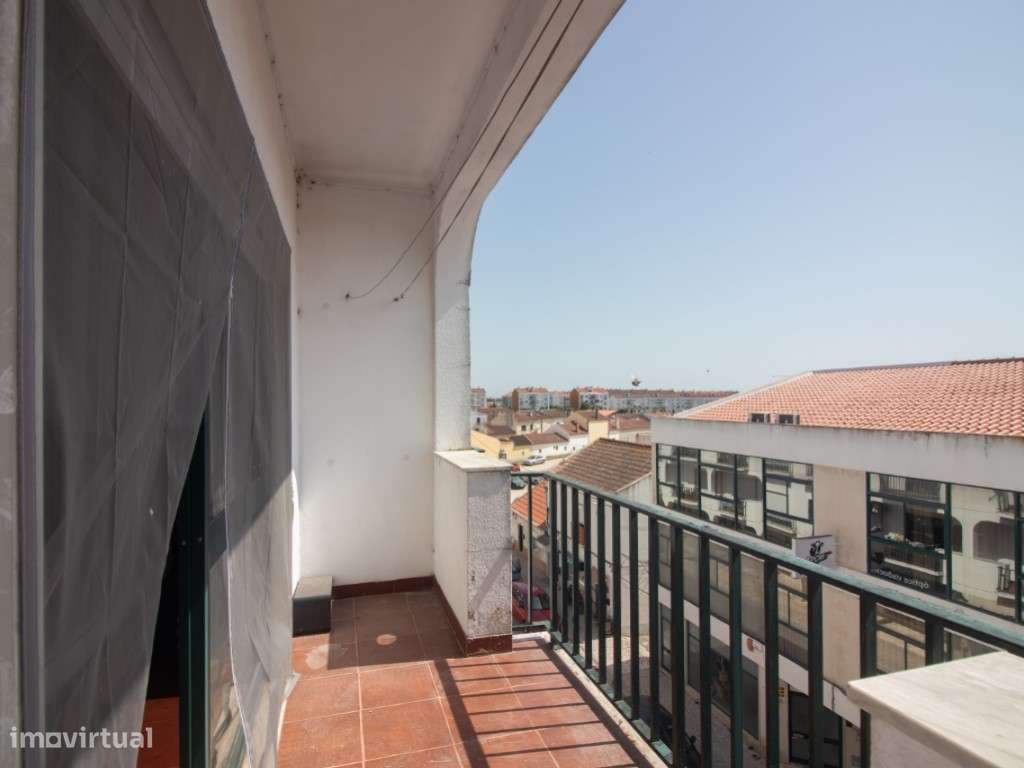 T3 para Remodelar no Centro de Samora Correia | Excelente Potencial-27