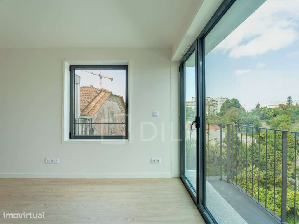 Apartamento T2 duplex com varanda no centro do Porto - Grande imagem: 2/82