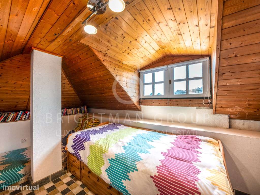 Moradia T5 com piscina em zona histórica da Parede-28