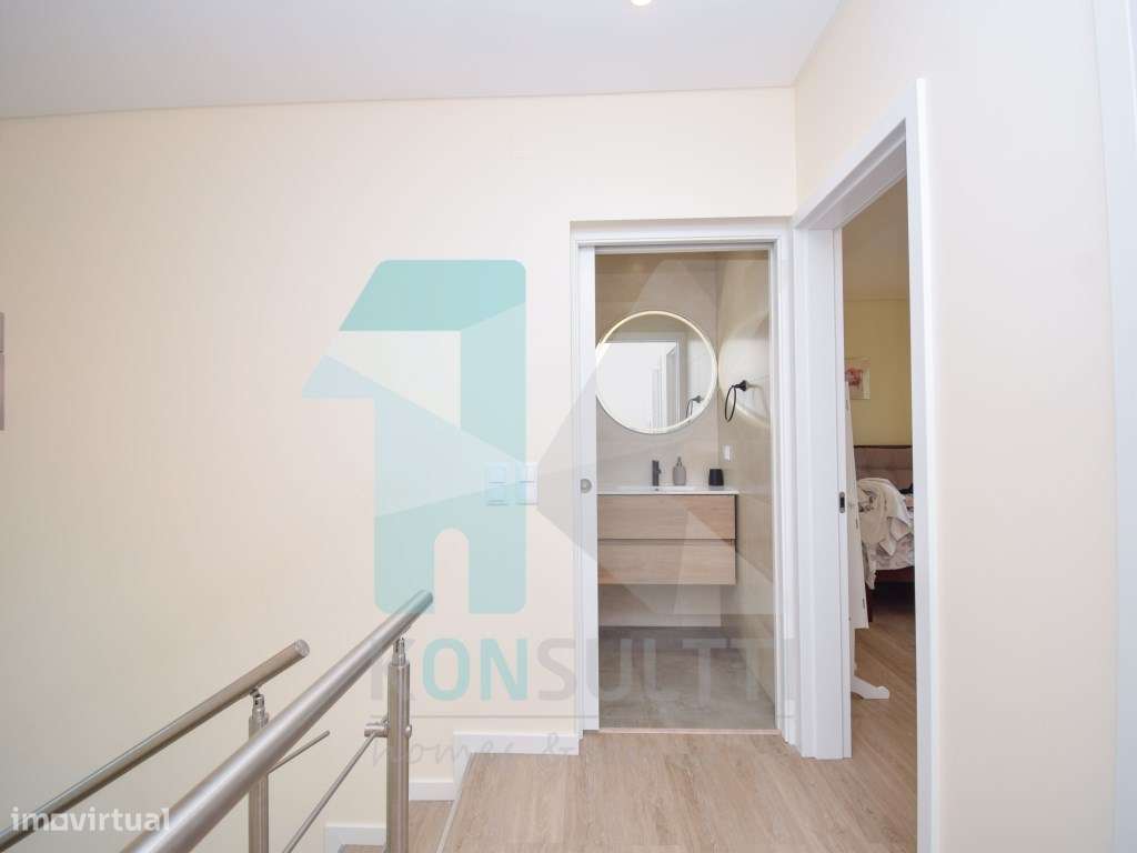 Fantástica Moradia geminada T3+1 com piscina - São Domingos de Rana-15