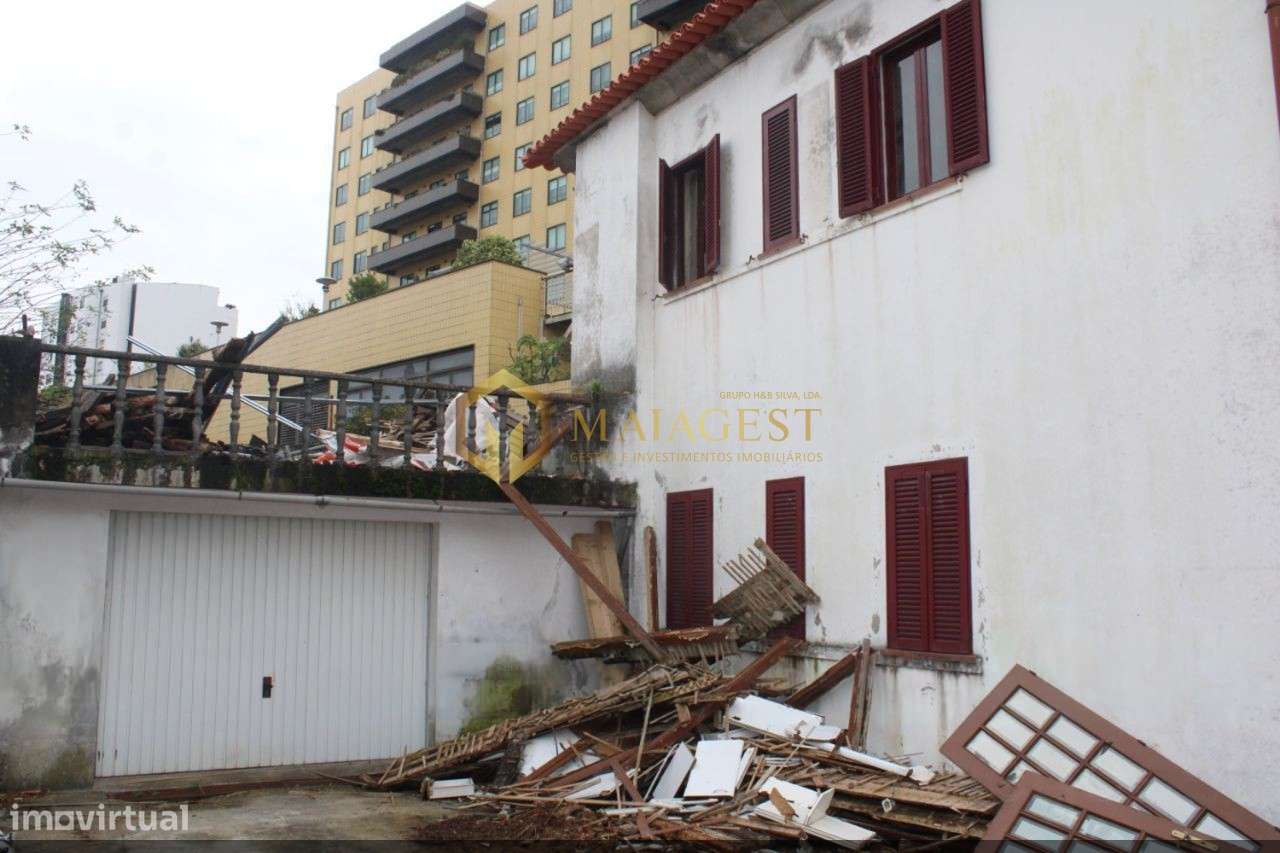 Moradia T6 com garagem e jardim para recuperar em Mafamude - Grande imagem: 4/20