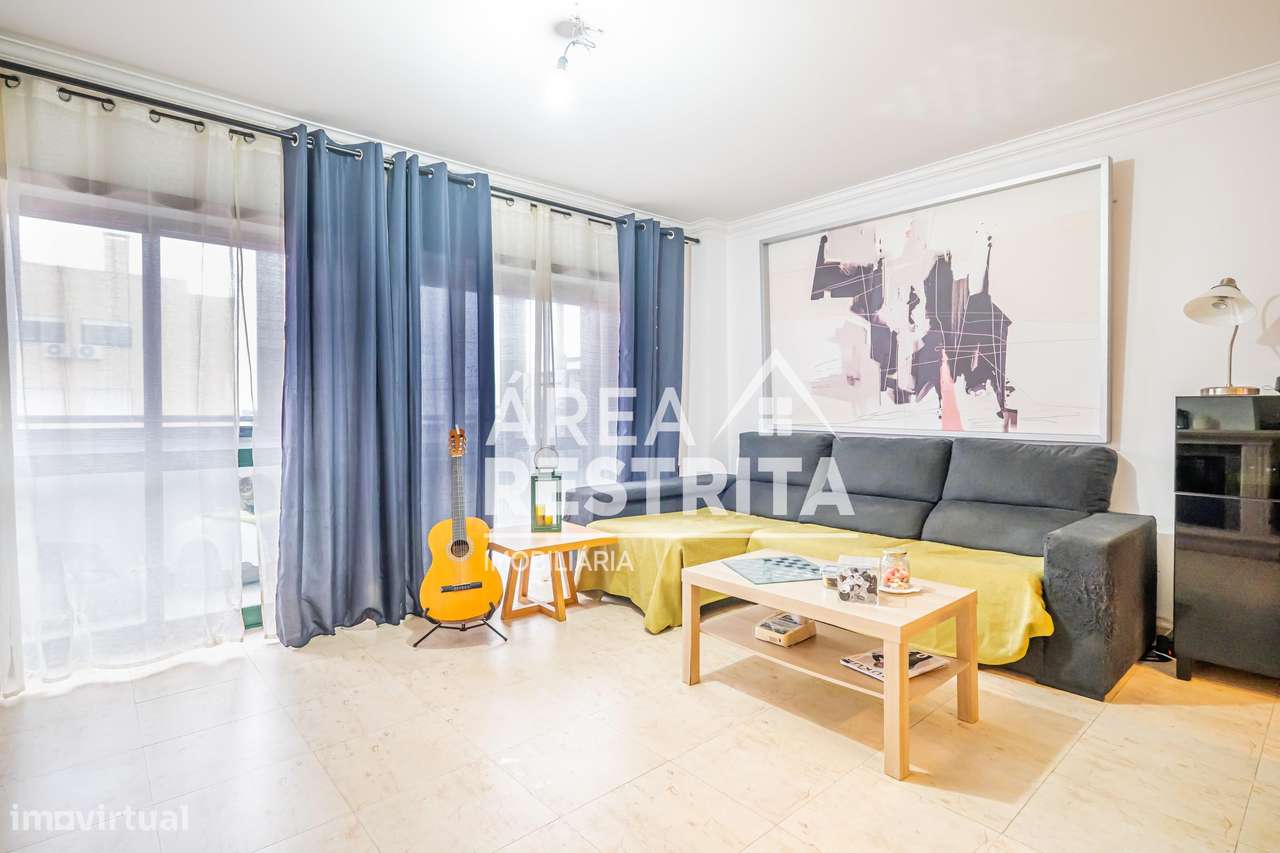 Apartamento T3 com parqueamento e elevador nos Fidalguinhos, Barreiro - Grande imagem: 5/43