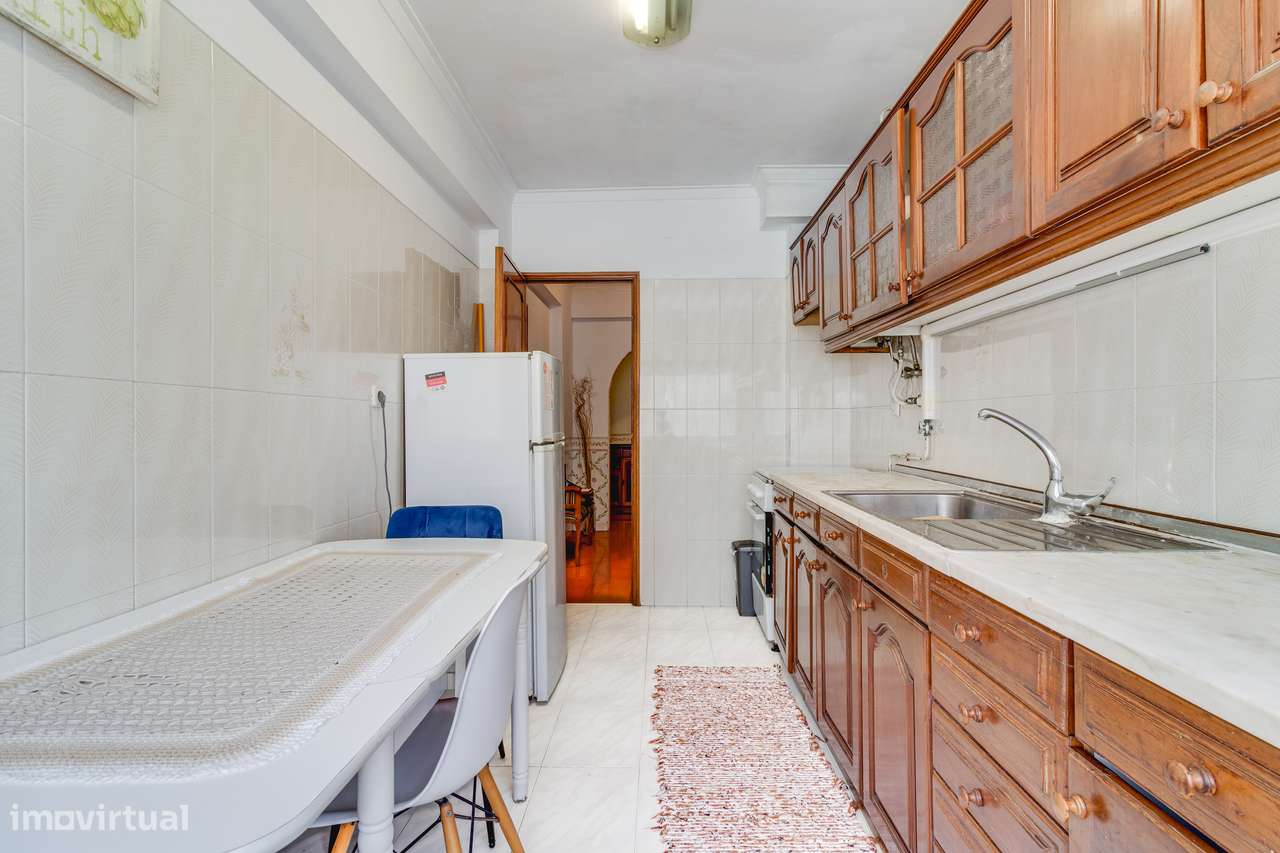 APARTAMENTO T3 | VARANDA | VISTA DESAFOGADA | ARRECADAÇÃO | CAMARATE - Grande imagem: 5/30