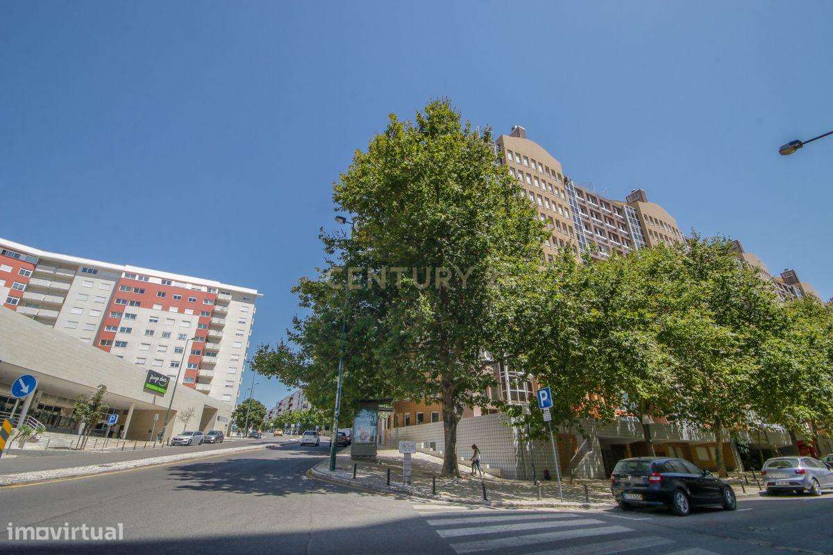 Fantástico T5 Quinta das Conchas frente ao metro-48