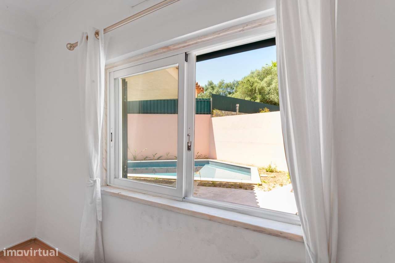 Moradia T4+1 com piscina e jardim, no Murganhal, Caxias-34