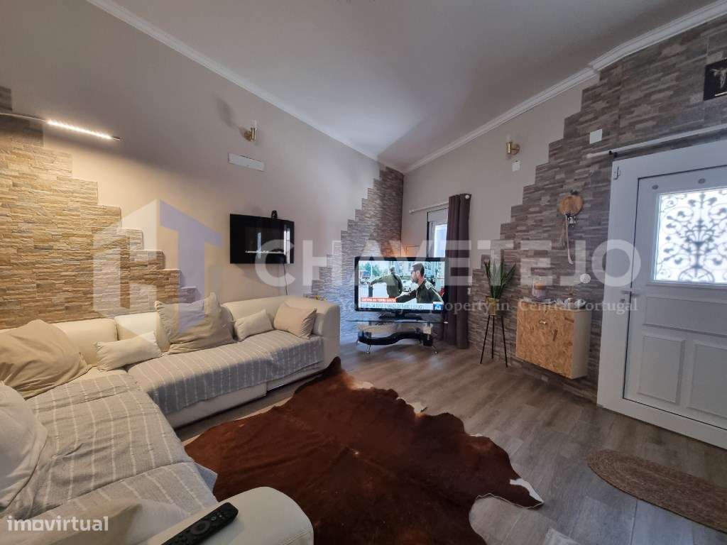 Moradia geminada T3, com garagem, situada em aldeia a 11km de Tomar. - Grande imagem: 5/52