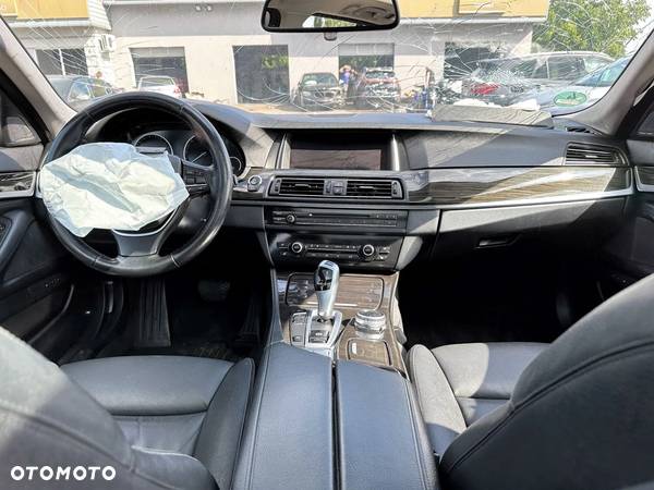 BMW Seria 5 530d Touring - 12