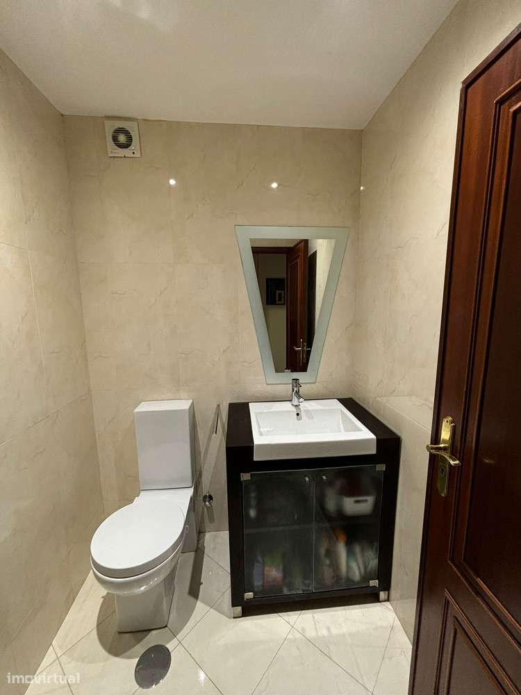 Bom T4 c/ terraço/varandas/nascente poente, a 5 minutos a pé do metro-23