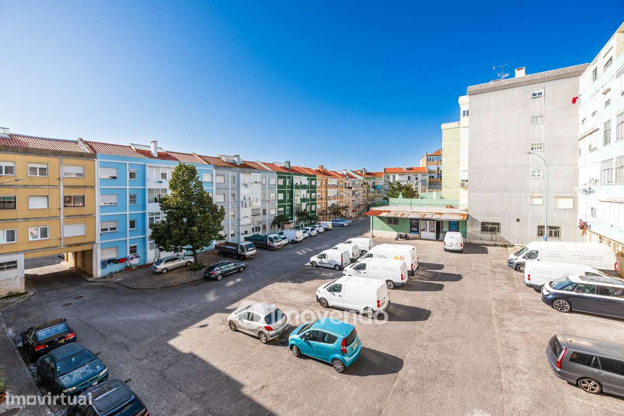 Apartamento T2 com cozinha equipada, na Amadora-29