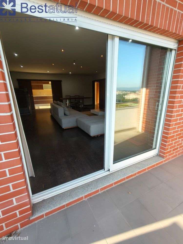 T4 com 186 m2 + Terraço com 186 m2 - Junto ao Centro-4