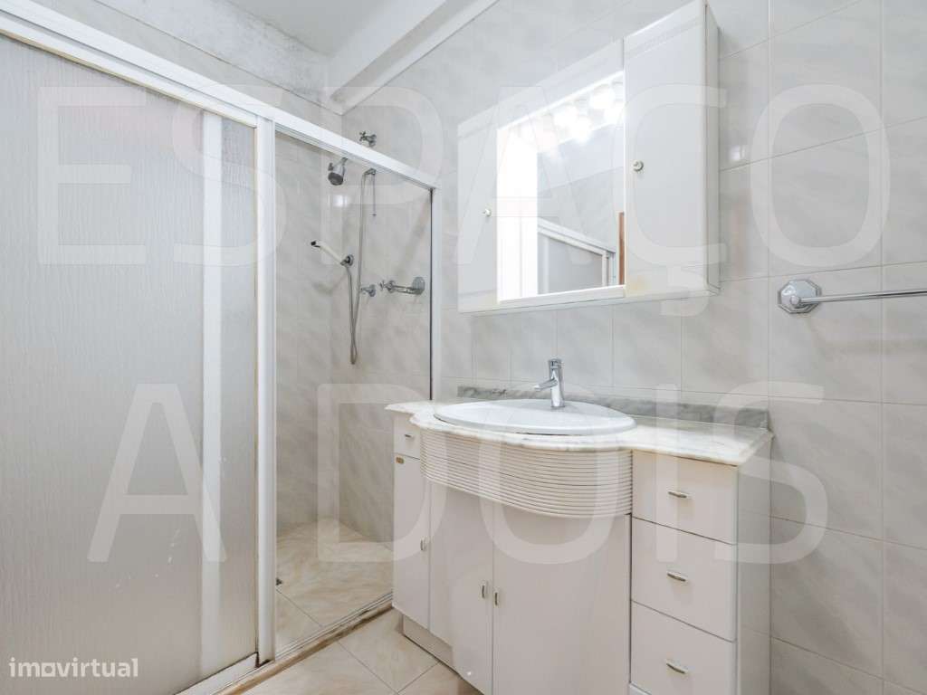 OPORTUNIDADE ÚNICA! Ótima qualidade de construção. Muito soalheira ...-40