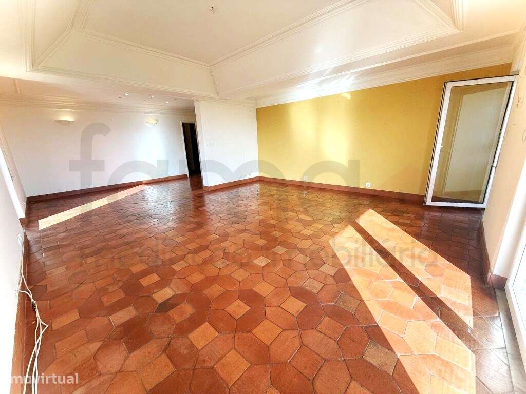 APARTAMENTO T4 EM OEIRAS-12