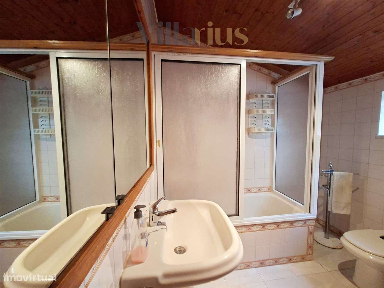 Moradia Térrea com Terreno Extenso a 3 min de Alverangel-24