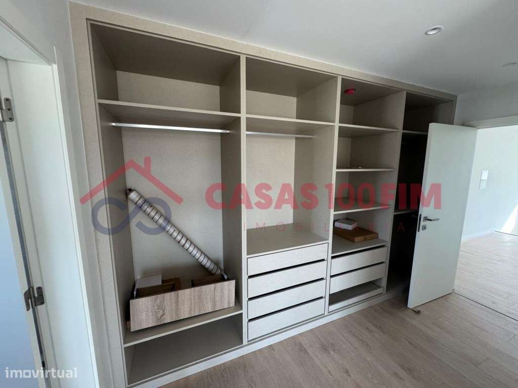 Moradias V3+1 de arquitetura moderna em construção na Jardoeira, Ba...-30