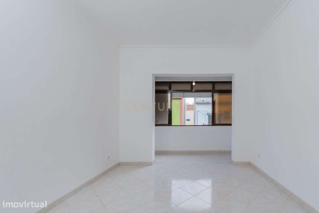 Maravilhoso T1 Remodelado | Moscavide | Excelente Exposição Solar-8