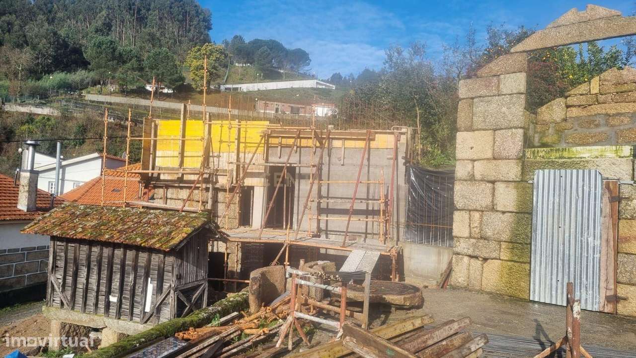 Oportunidade Única- Moradia V3 situada na Granja em Paredes de Viadore-10