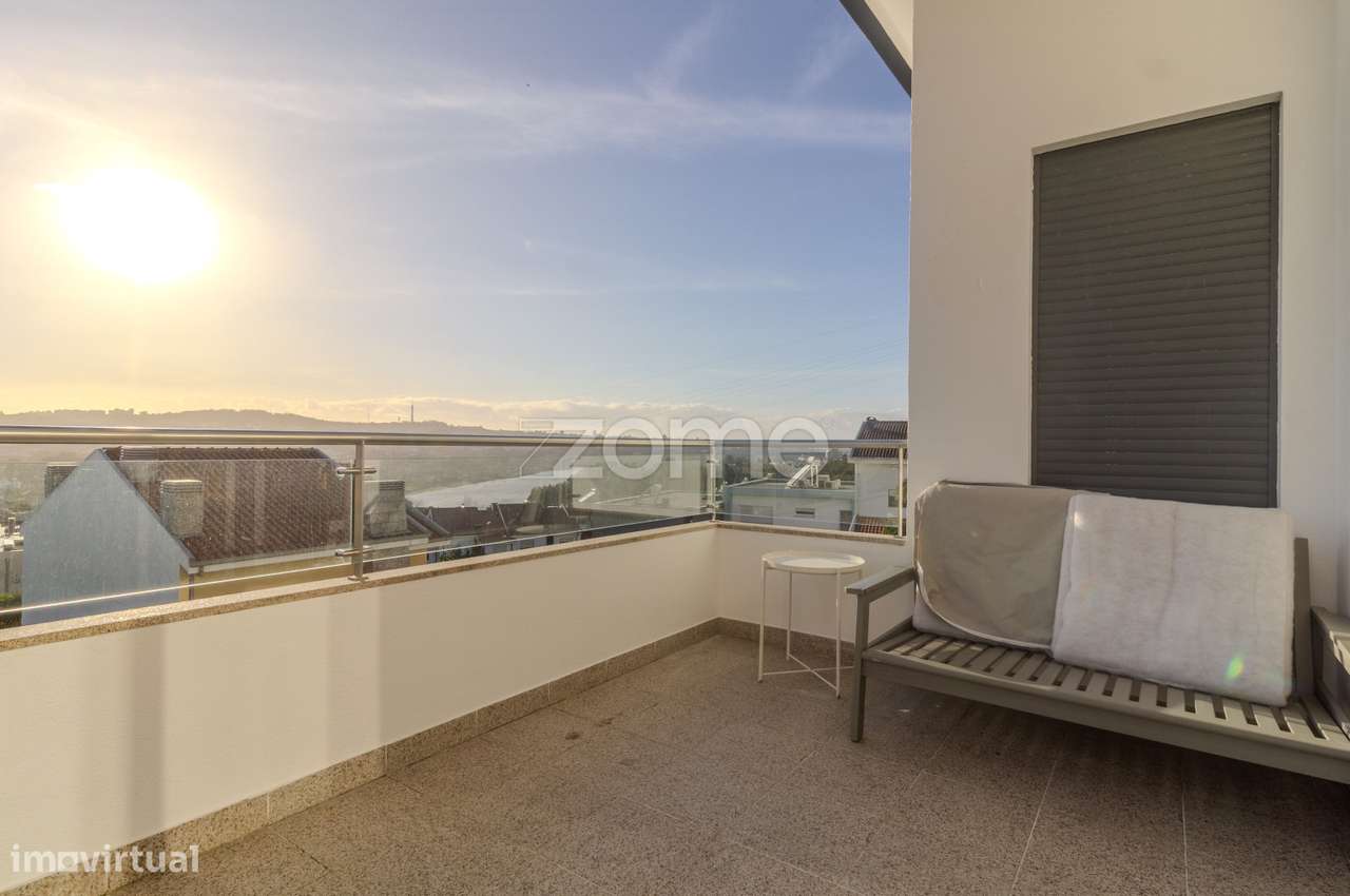 Moradia T4 Piscina e Vista Rio na Encosta do Douro-15