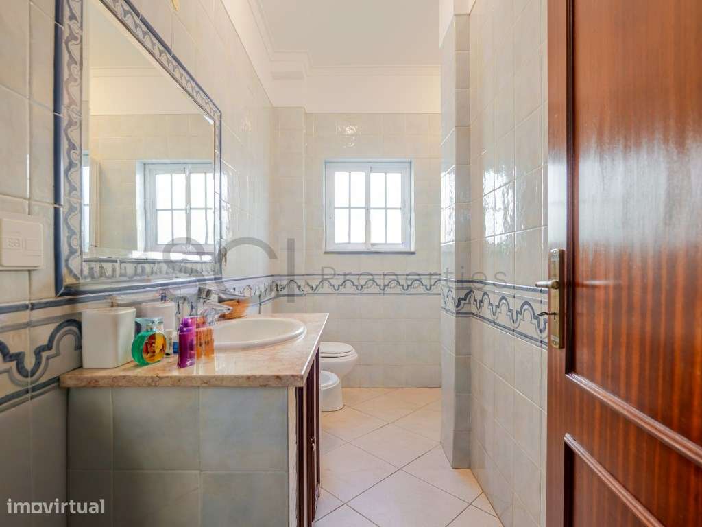 Moradia T5 Independente com Garagem em Fernão Ferro-15