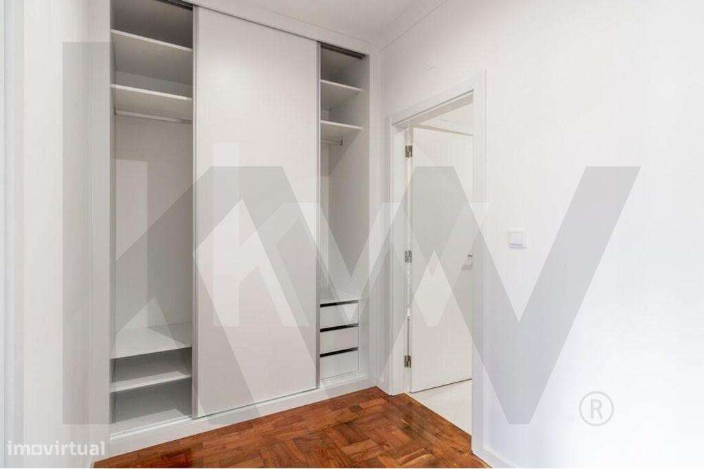 São Domingos de Benfica | Apartamento T2 Remodelado c/ varanda junto a-8
