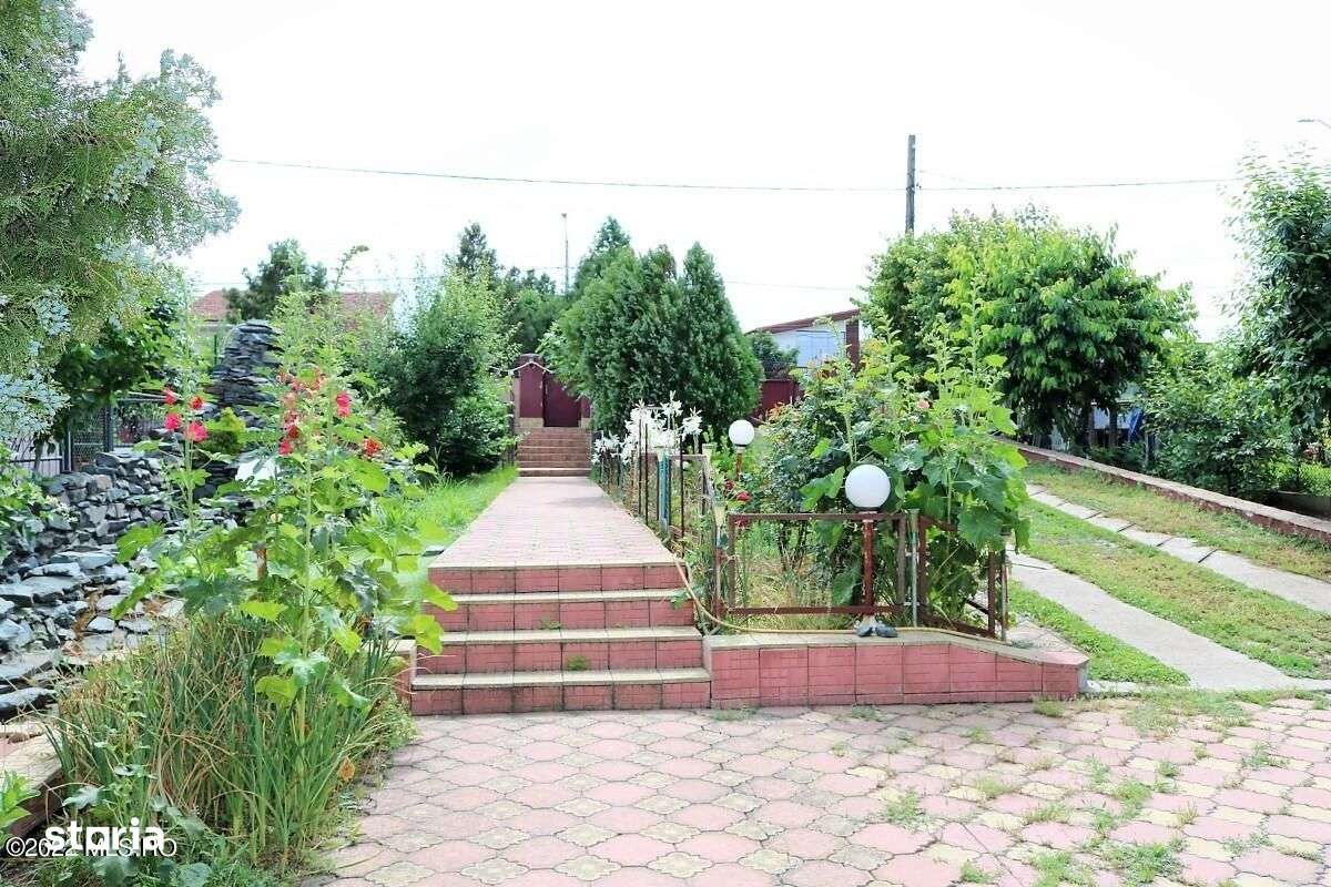 Ovidiu - Str. Nationala, Vila P+1E, teren 1094 mp, vedere la lac! - Imagine principală: 4/20